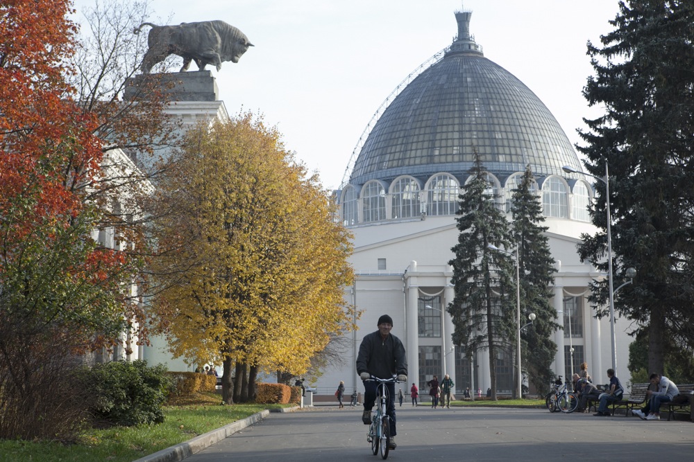 A leisurely cycle at VDNKh. Photo: David Trilling