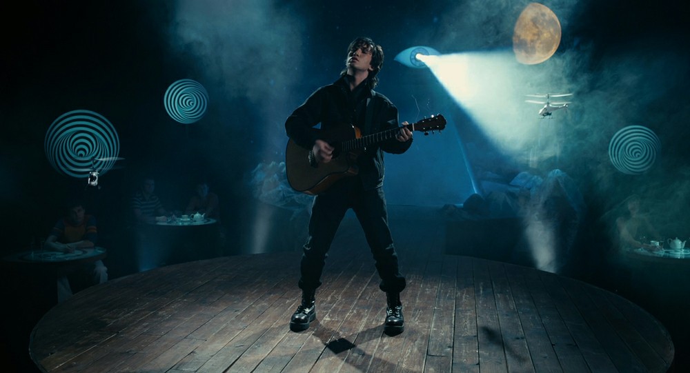 Still from <em>Chapiteau Show</em> (2011)