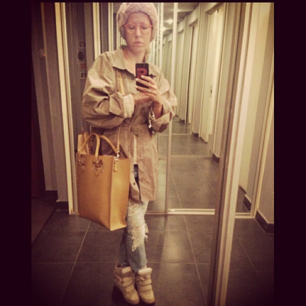 The newly demure Ksenia Sobchak taking a selfie