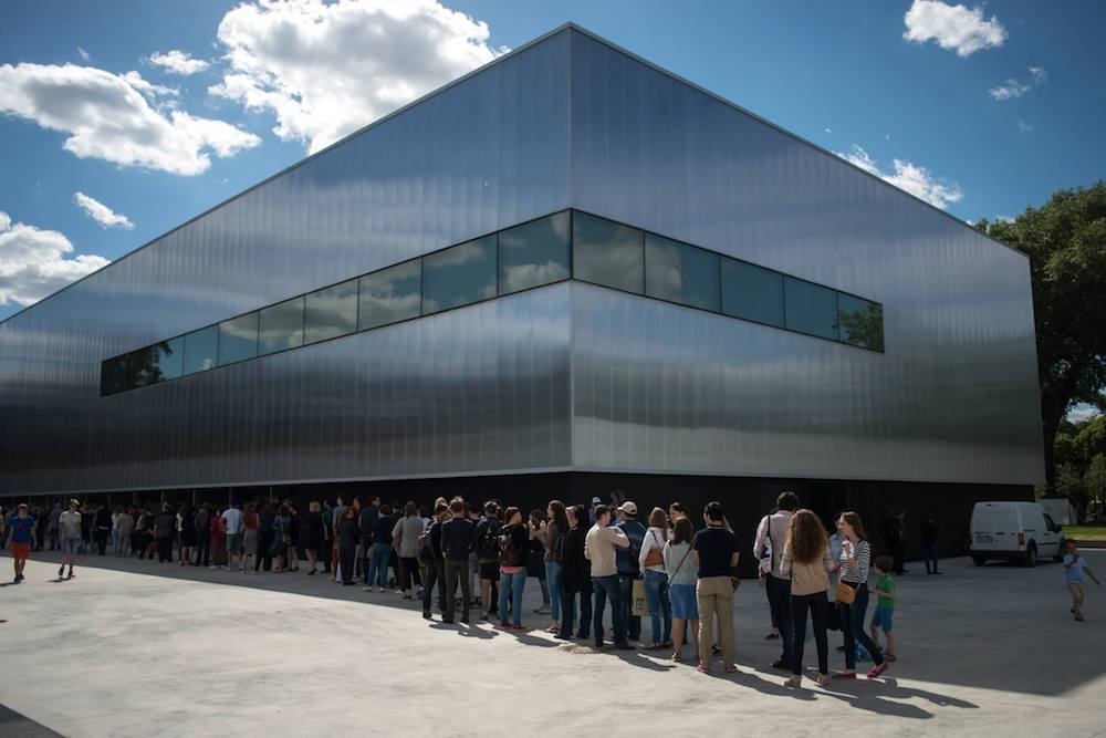 Queues at the opening of Garage's new home in Gorky Park in 2015. Image: garagemca / Facebook