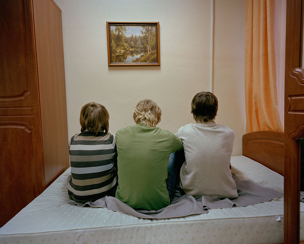Simon Crofts, <em>Teenage shelter St Petersburg</em>, 2010. Courtesy of Kunsthal