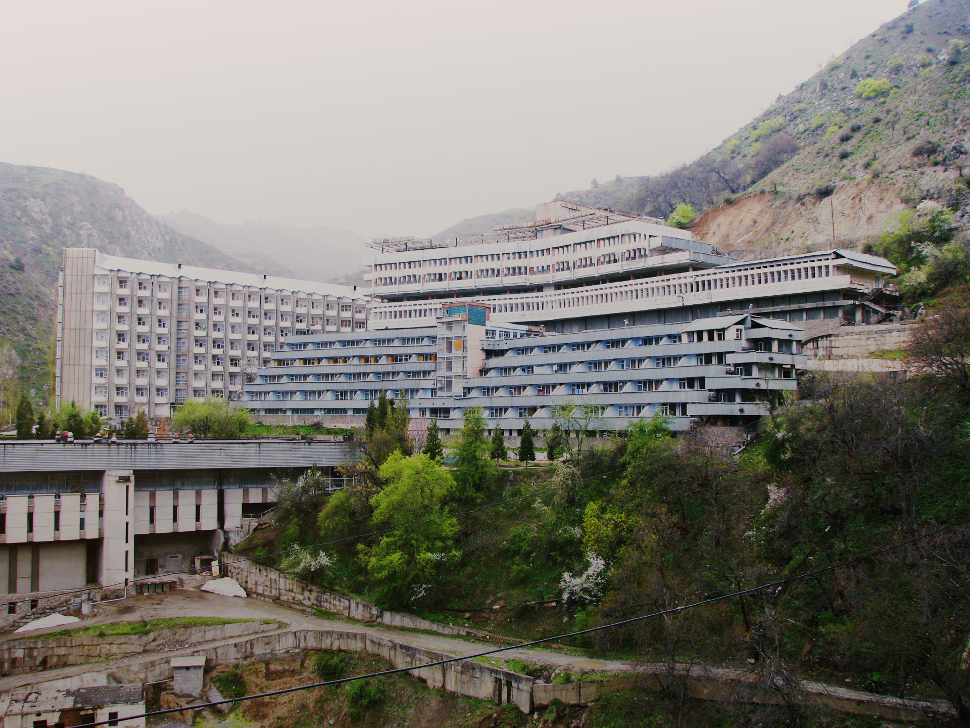 Таджикистан санаторий хаджи обигарм. Ходжа оби гарм санаторий. Ходжа оби гарм санаторий в таджикистане. Санаторий ходжа оби гарм таджикистан. Курорт ходжа оби гарм таджикистан.