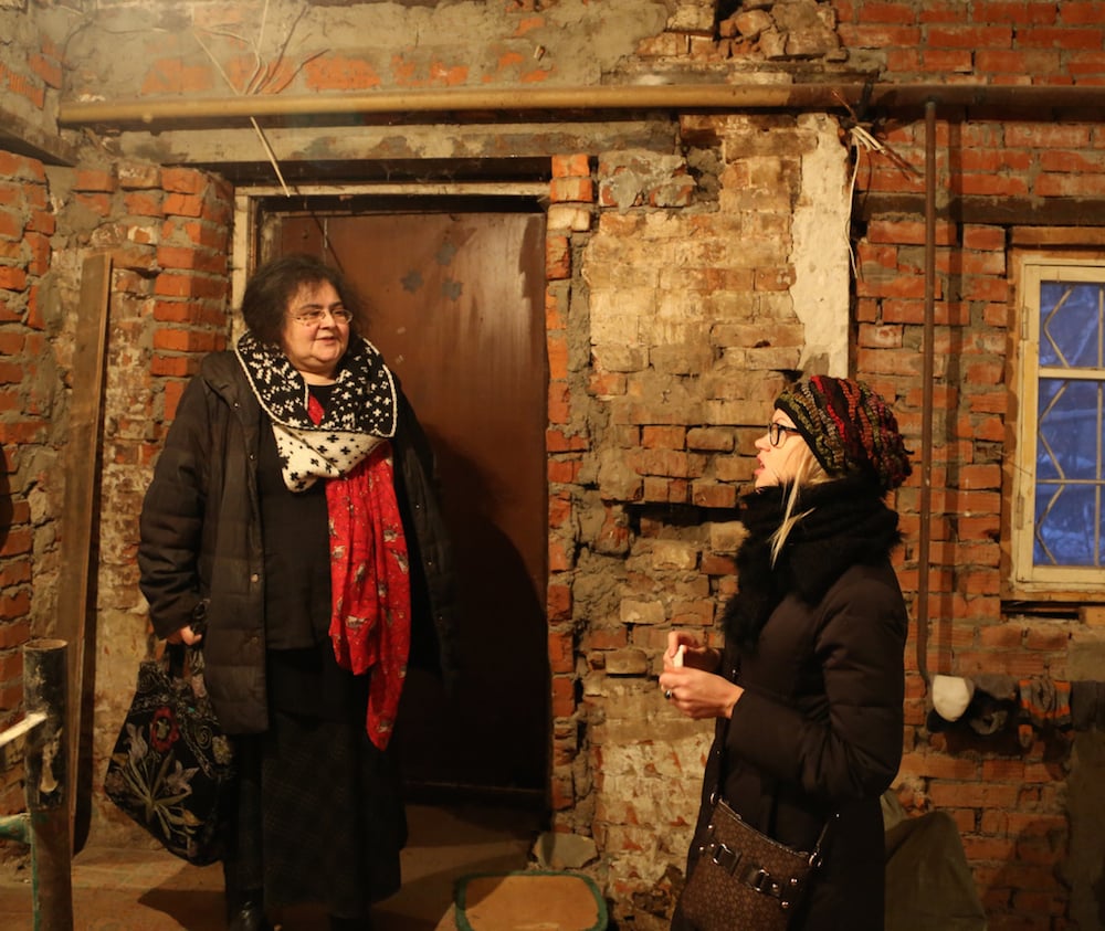 Teatr.doc co-founder and director Elena Gremina (l) and actress Anna Kotova-Deryabina (r) at the opening of Teatr.doc's new venue (Photo: Oleg Karlson)
