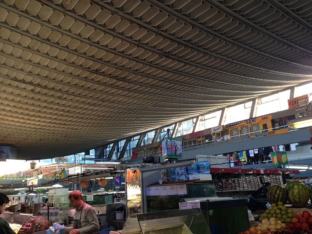 Inside Zhitniy market