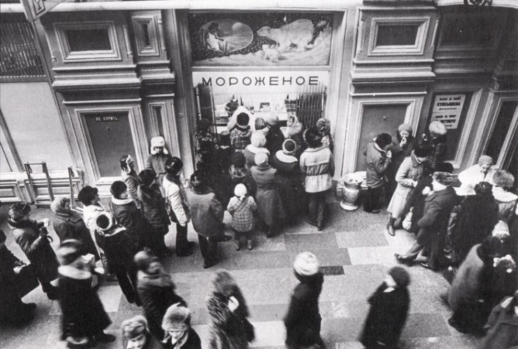 People queued for ice cream in the 1970s and 80s even mid-winter