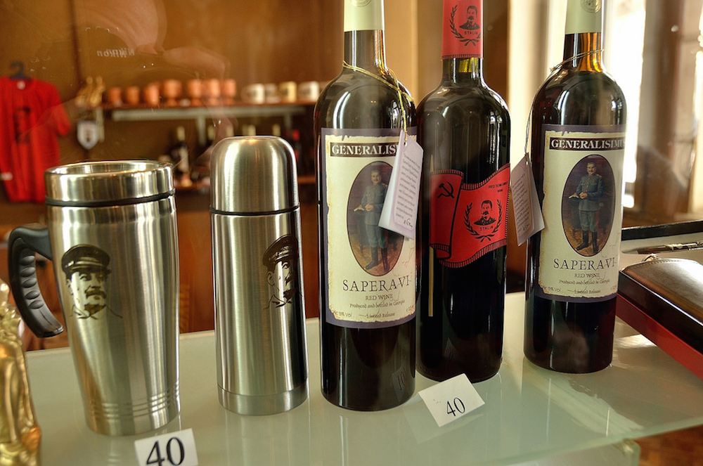 Inside the gift shop of the Stalin Museum. Image: babakoto.eu.