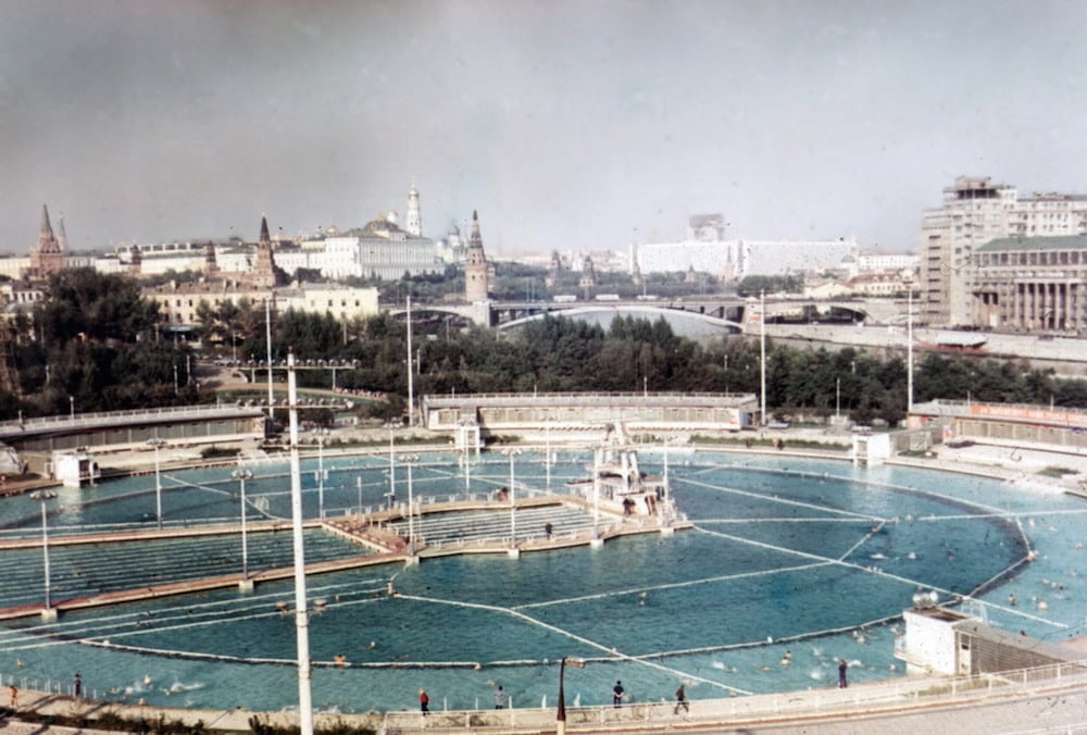 The “Moskva” Pool, built in the flooded foundation pit of an unrealised palace of the Soviets. The house of government is across the river to the right