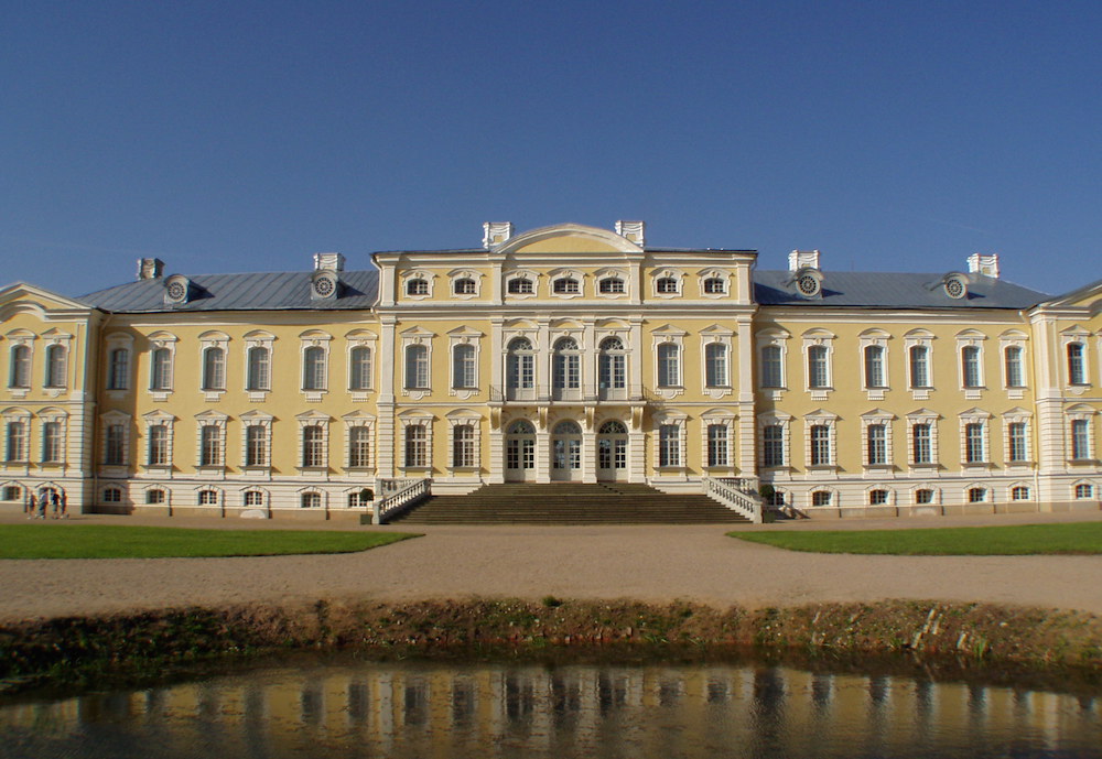 The mansion of the Rondale estate in Courland. Image: Dan under a CC licence