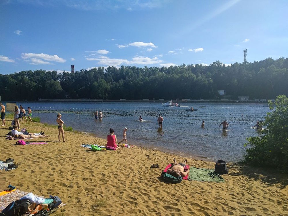 Catching the sun in Moscow. Image: Reissuesan Matkablogi/Facebook