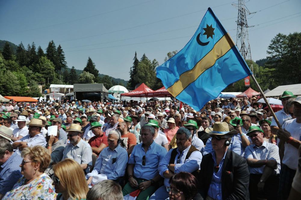 Crowds listen to Orbán’s address in Tusnádfürdő this summer. Image: Beliczay László / Magyar Nemzet