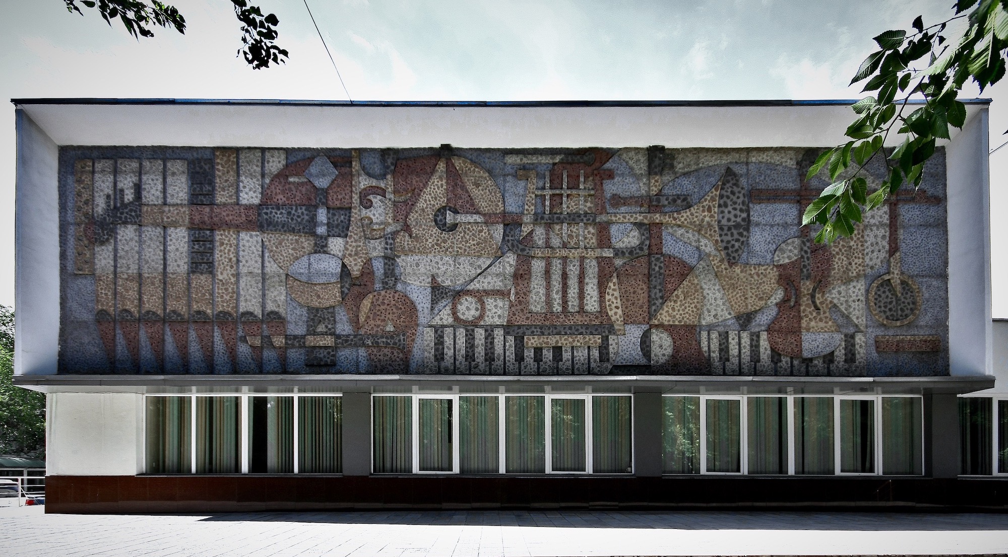 Untitled mosaic by Evgeny Sidorkin, Genrikh Danderfer, and Oleg Bogomolov (1969-1970), Tchaikovsky Almaty Musical College (formerly the National Musical School) 