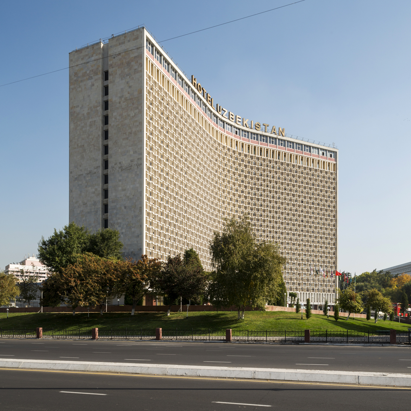 Hotel Uzbekistan, by I. Merport, L. Yershova, and V. Rashchupkin (1974). Tashkent, Uzbekistan. Photo: Stefano Perego