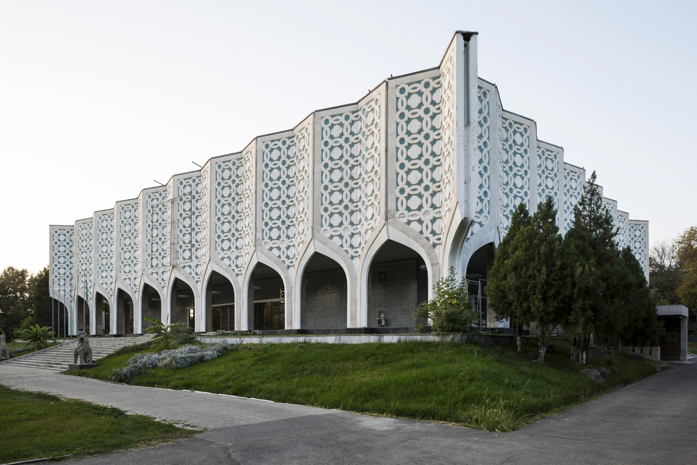 Exhibition Hall of the Uzbek Union of Artists, by R. Khayrutdinov, and F. Tursunov (1974). Tashkent, Uzbekistan. Photo: Stefano Perego