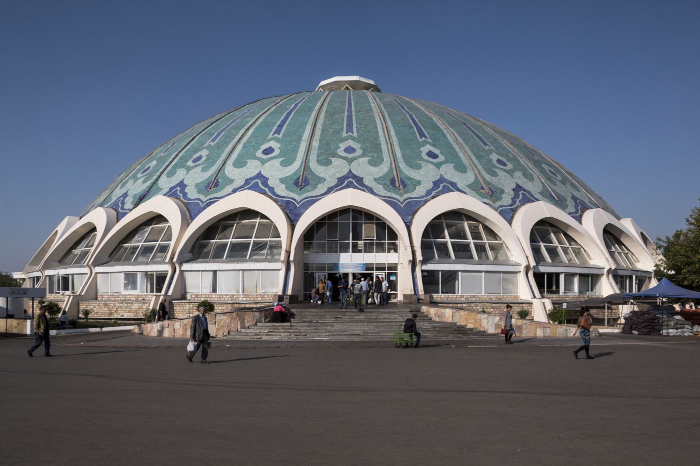 Chorsu Bazaar, by S. Adylov, Y. Miroshnichenko, V. Iskhakbayev (1980). Tashkent, Uzbekistan. Photo: Stefano Perego