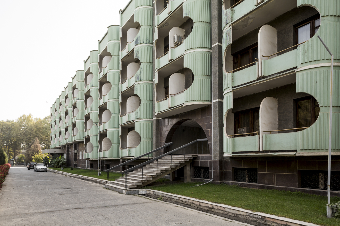 Hotel Avesto, by V. Beslakovsky, L. Pryakina, and L. Mareyeva (1984). Dushanbe, Tajikistan. Photo: Stefano Perego