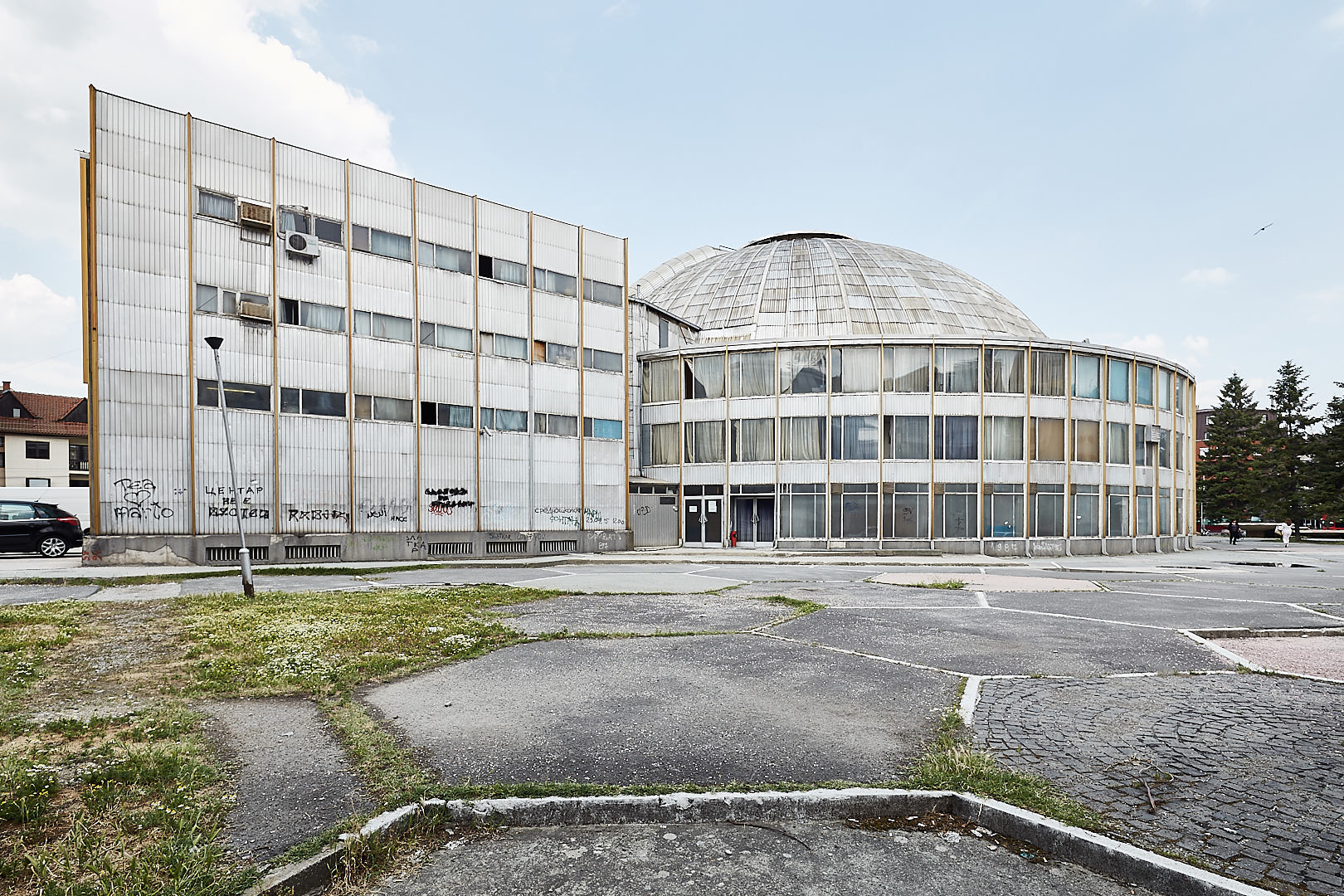 The Universal Hall, part of the post-earthquake Brutalist rebuild, was donated by Bulgarian architects in 1966. Image: Vase Amanito/amanito.mk