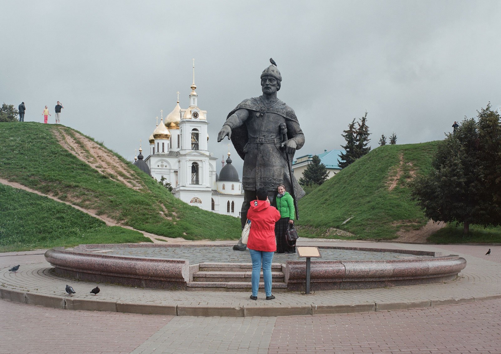 Lofty statues and roadside oddities: what can we learn about Russia in Moscow’s margins? 