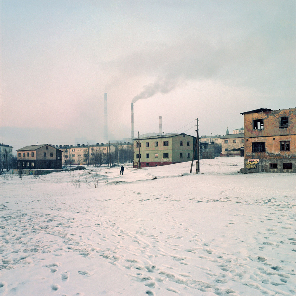 Abandoned buildings. A three-room apartment in Nikel now costs $2000