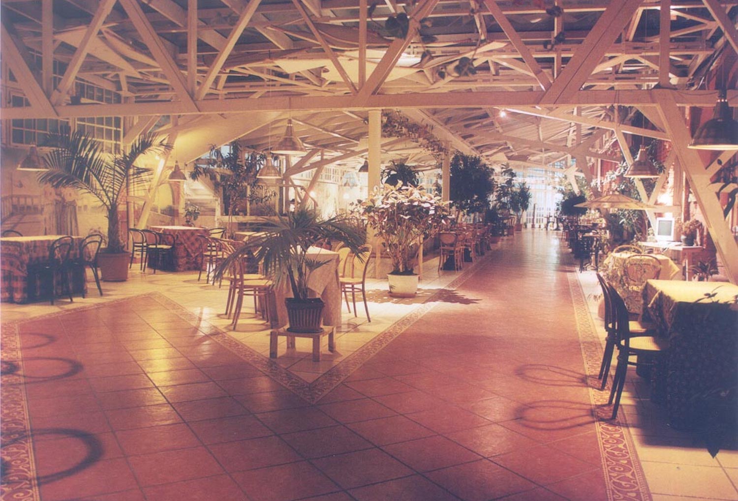 A view of the greenhouse around 1998