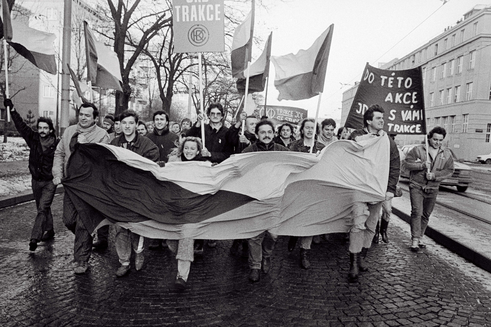 Workers from the ČKD engineering company march on Wenceslaus Square. Prague, 22 November, 1989. Image: Karel Cudlín