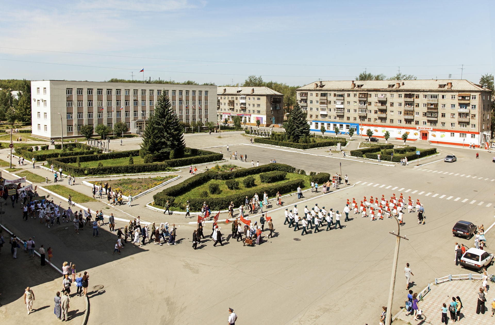 When officials come to Krasnouralsk, only the main road is repaired. The officials come in and out on this one road; they visit one square and stay in one place. The rest of the city remains unchanged as it has been for years