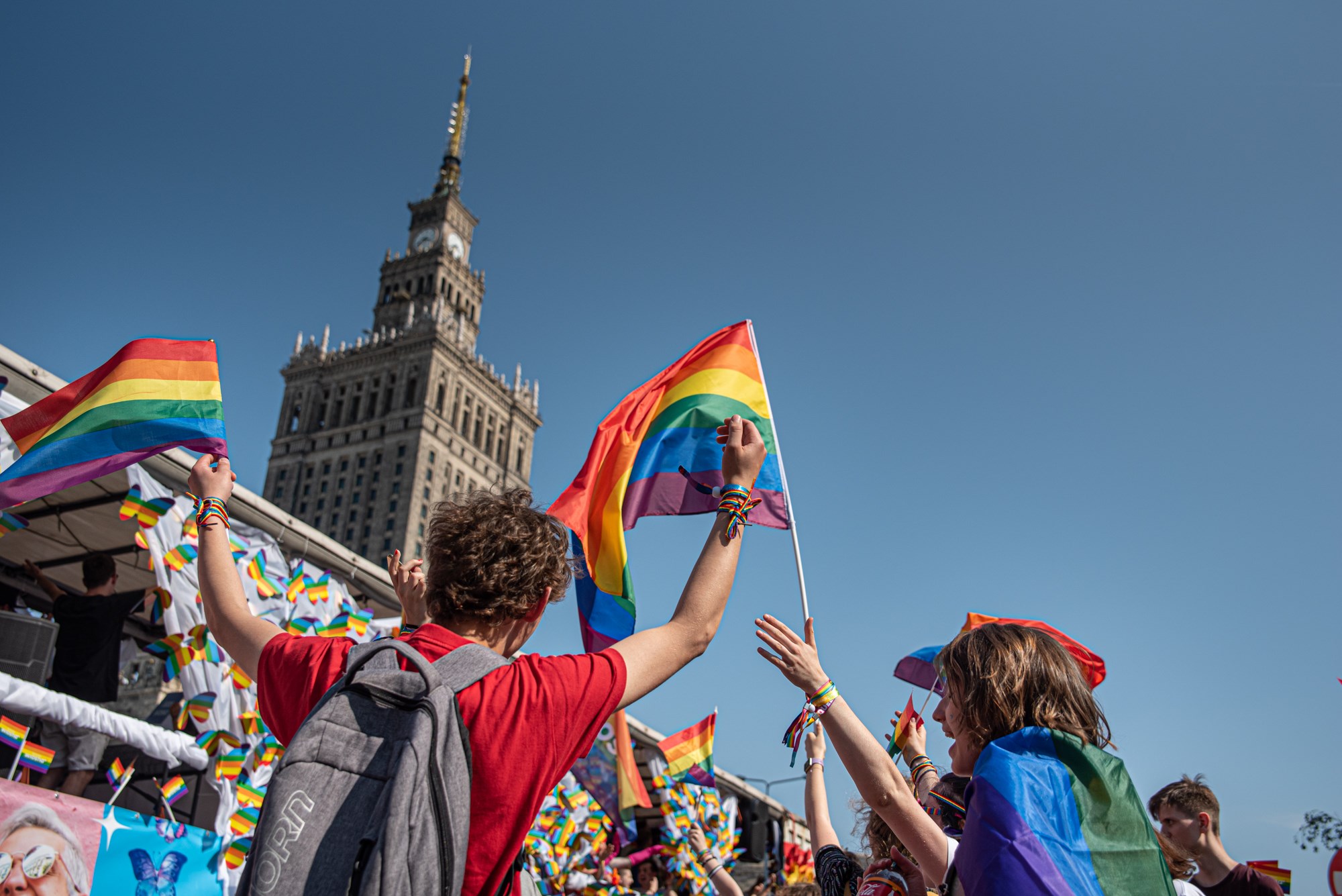 Warsaw Pride 2019 marches past the Palace. Image: Agnieszka Mocarska/Parada_Równości/Facebook