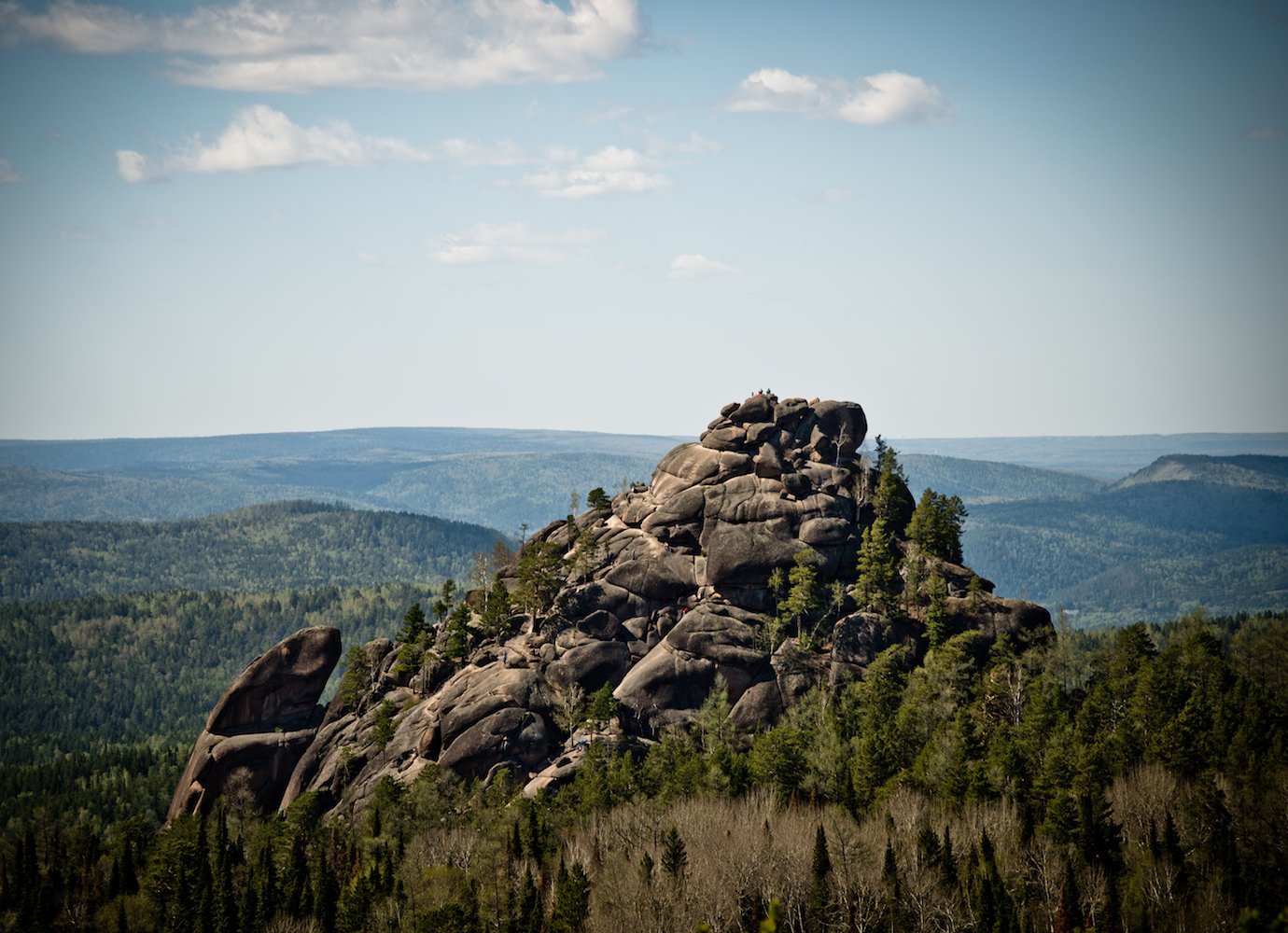 Deep in the Siberian forest, this ancient rock formation has become free climbers' best kept secret | The Escapist 