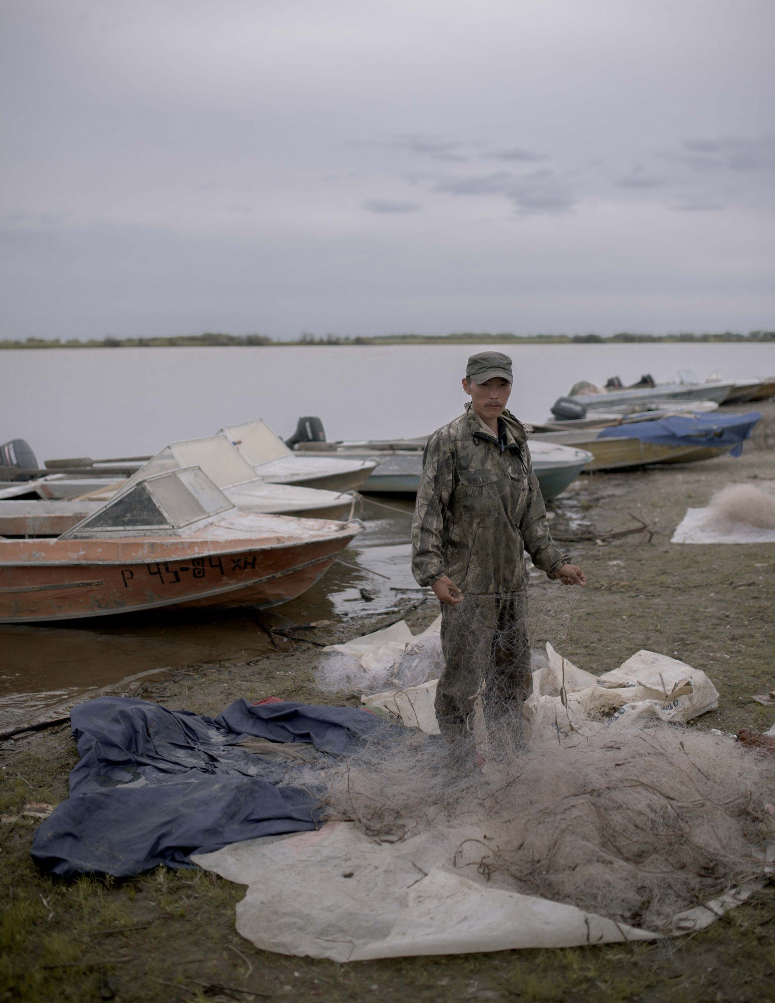  Locals are worried that fish have become scarce over the last few years. Many are outraged that this is happening as a result of exploitative fishing methods used by larger enterprises on the Amur River