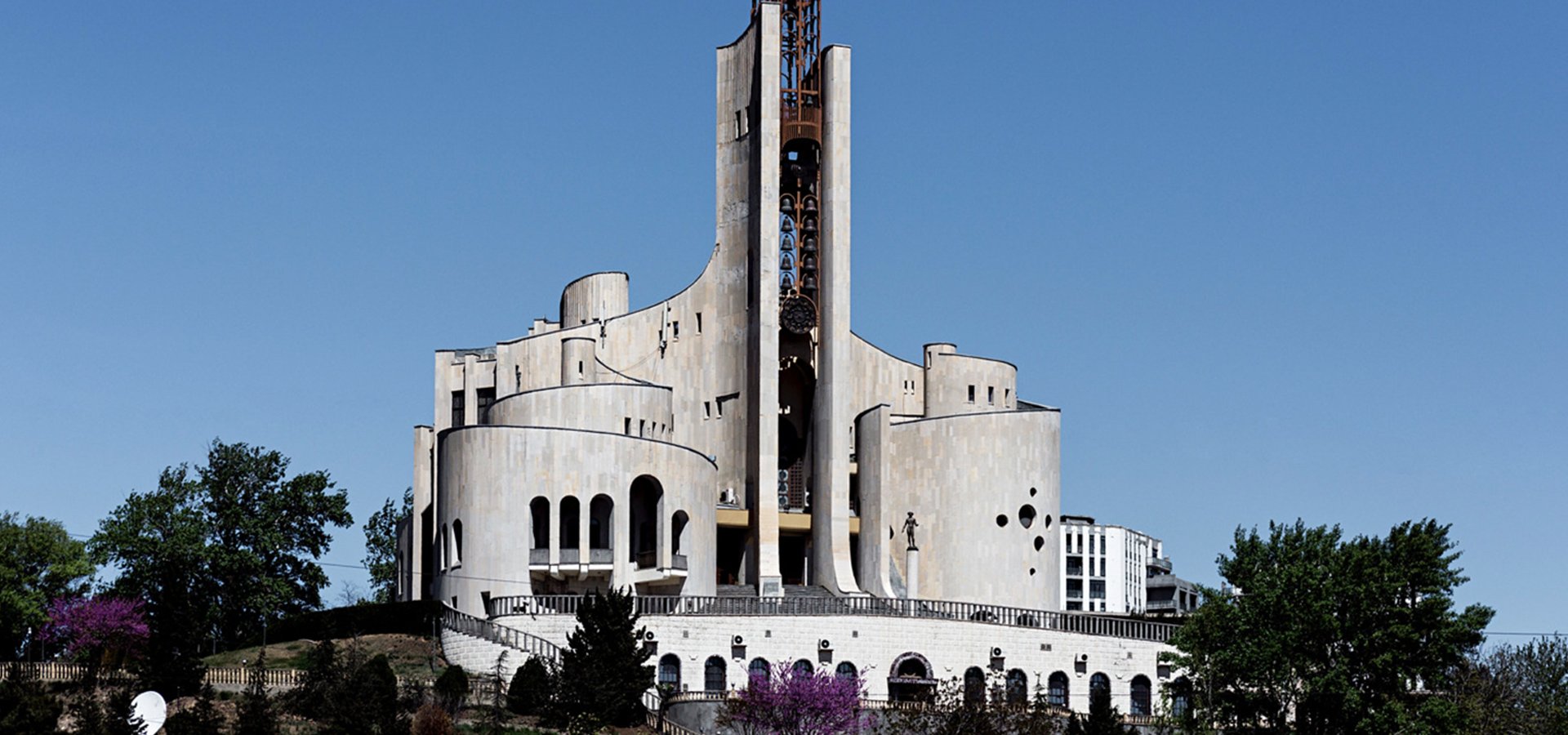 Lose yourself in the fascinating world of Soviet bus stops with @herwigphoto