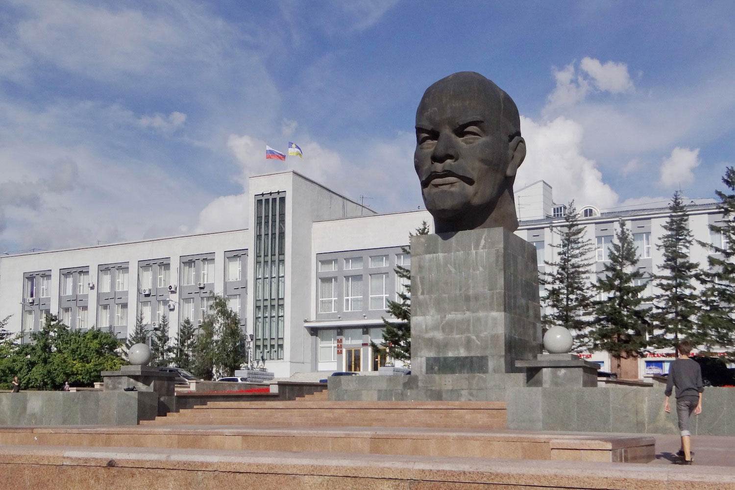 The sizeable bust of Vladimir Lenin. Image: Dudergofer/Wikimedia Commons under a CC licence 