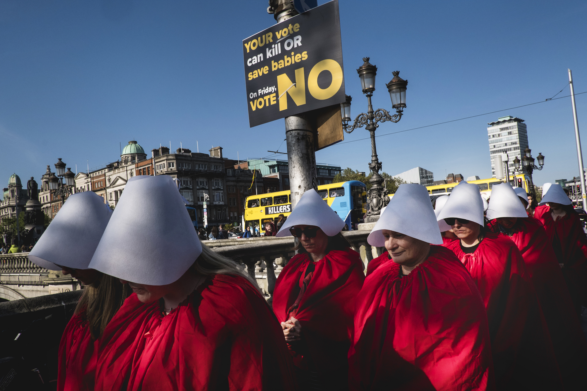 Two days before the referendum on abortion in Ireland, a feminist group named Rosa organised an artistic performance: about 40 women in Dublin dressed as characters from The Handmaid’s Tale to raise awareness on reproductive rights.