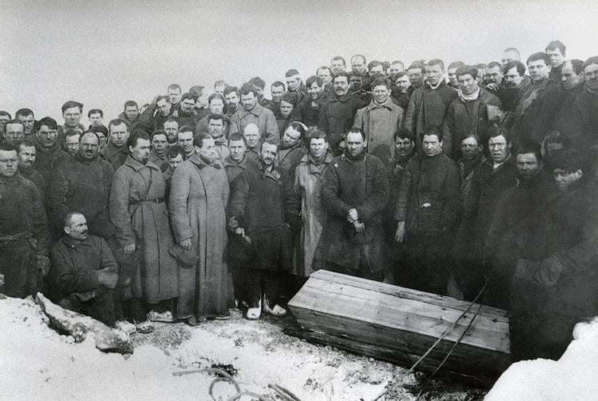 A burial for a miner who died in the gulag on Vaygach Island, 1931