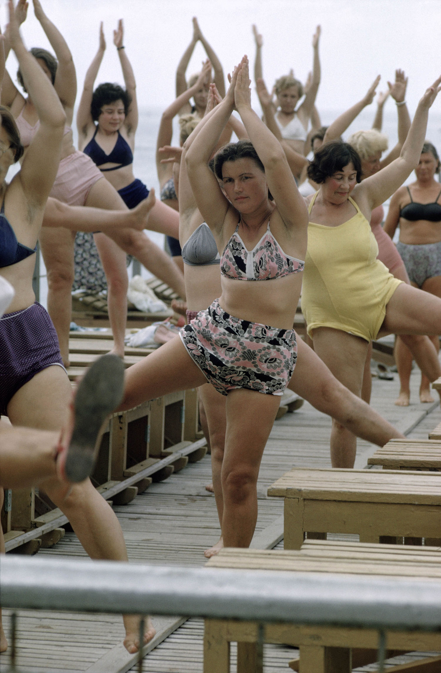Calisthenics classes for vacationers in a sanatorium in Sochi by Burt Glinn. USSR (1963). Image: Magnum Photos