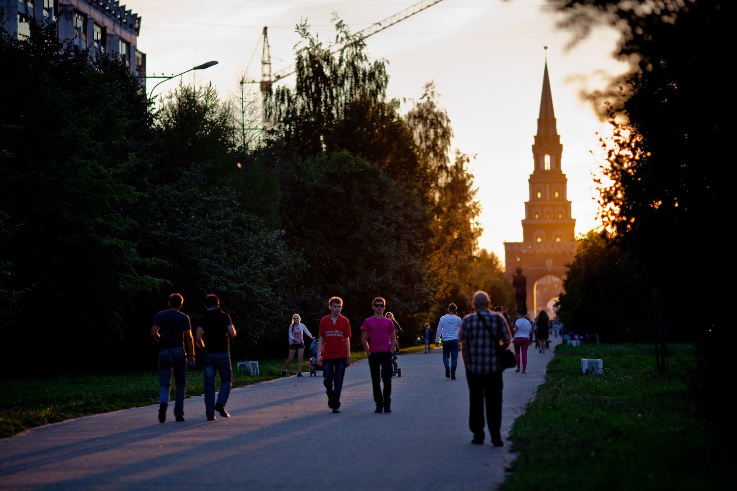 People walk in Yoshkar-Ola, capital of the Mari-El Republic. Image: Anna Alyokhina