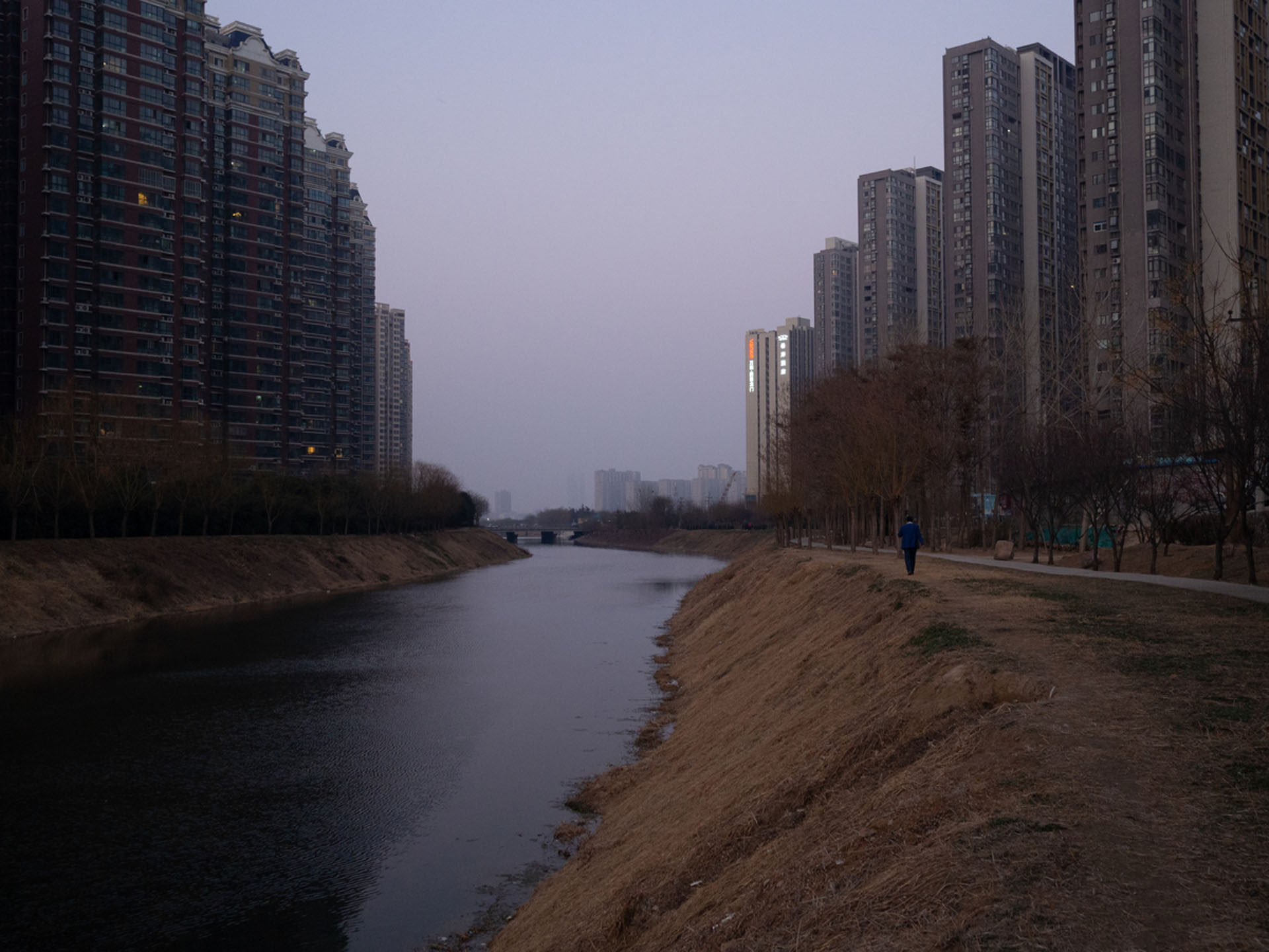 An empty park in one of the residential quarters of Zhengzhou.