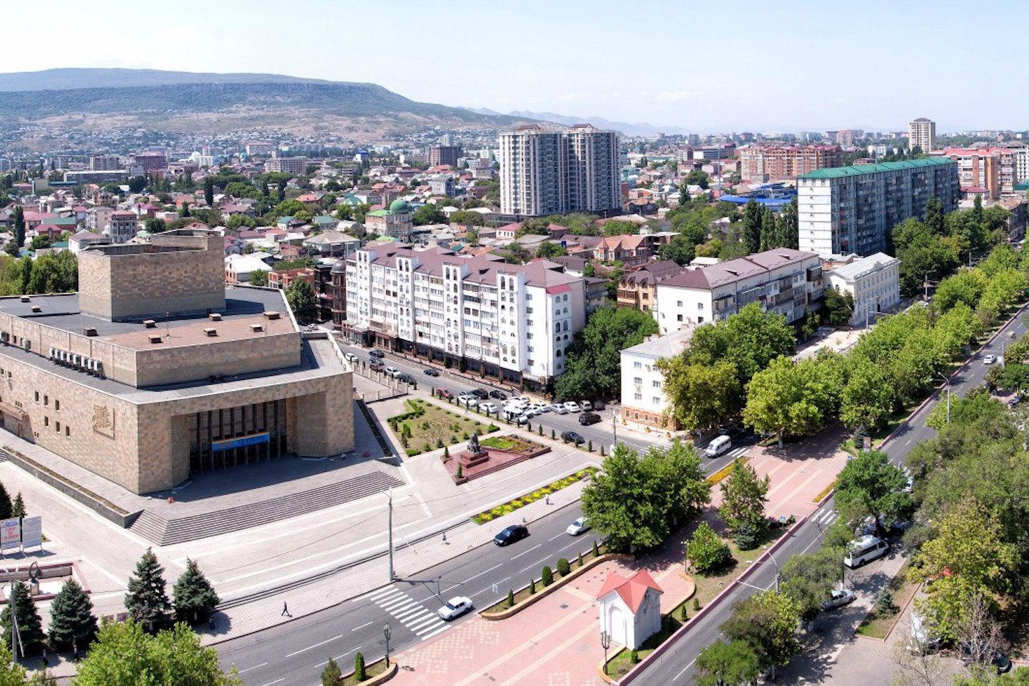 A view of central Makhachkala. Image: Shamil Magomedov/Wikimedia Commons under a CC licence