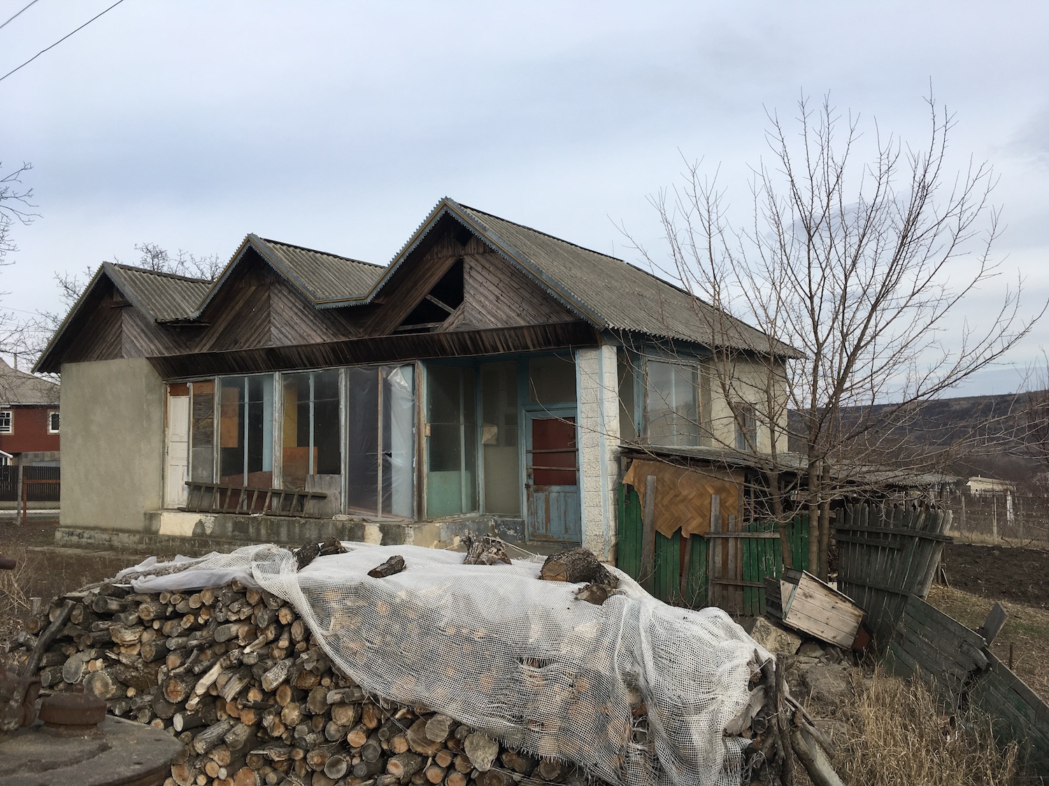 The old Luminița bookshop in the village of Cigârleni is now a sheep barn.