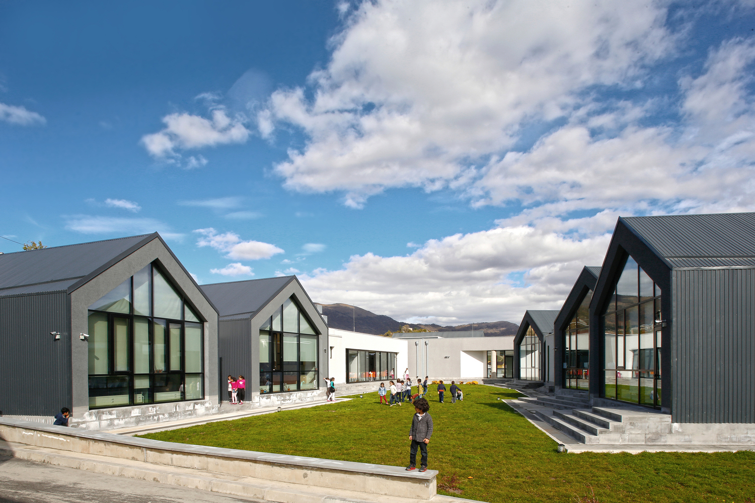 Dilijan Central School. Image: Sona Manukyan and Ani Avagyan