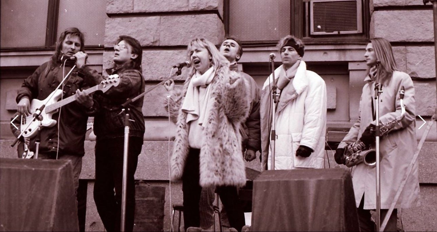 Perkons performing on the barricades during protests against Soviet rule, January 1991. Photo from the collection of the 1991 Barricade Museum 