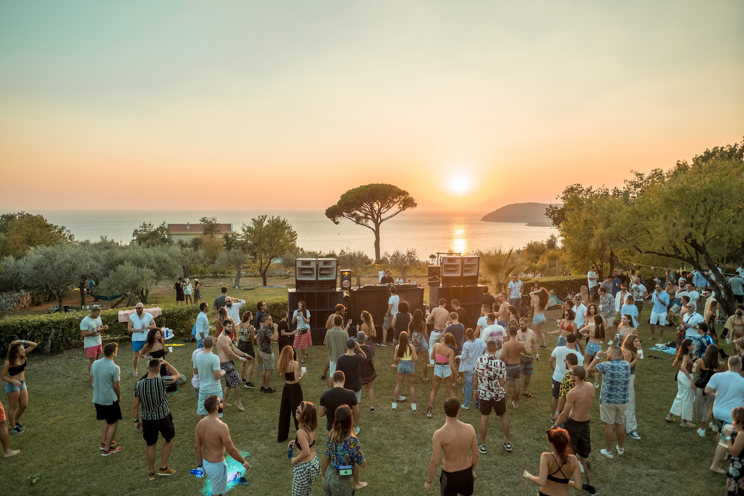 A Sunset Vice party. Image: Nebojša Perković