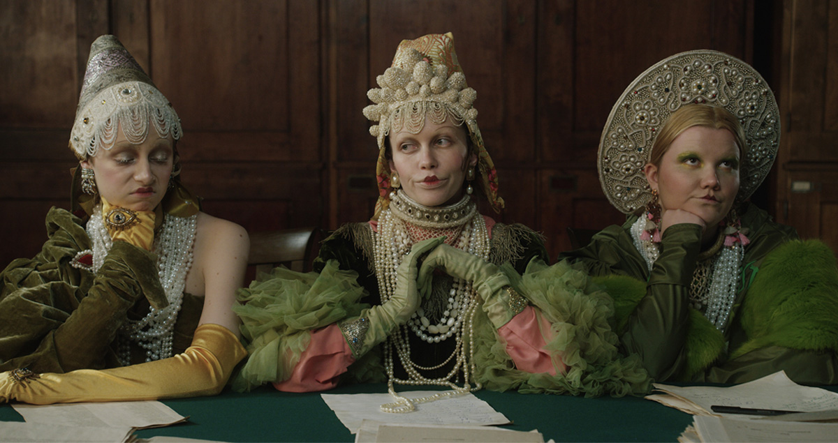 Tzarevna Scaling: a contemporary coming-of-age story set in a Tatar baroque dreamworld 