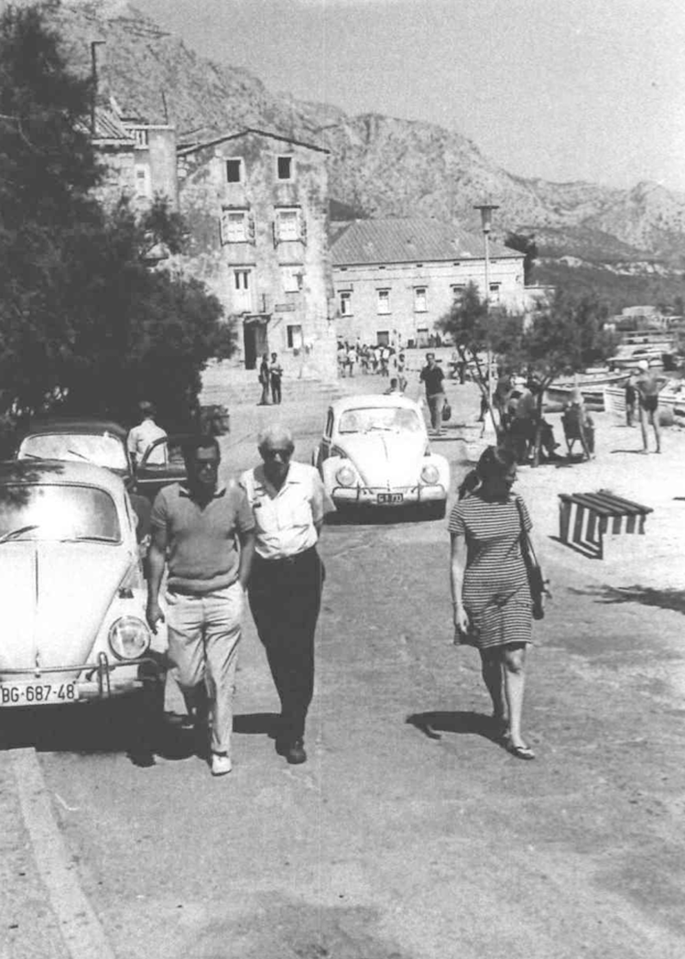 Heinz Lubasz and Herbert Marcuse walk past Korčula's House of Culture. Image courtesy of the Praxis Digital Archive