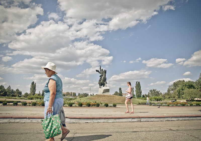 Women walk past the statue of Alexander Suvorov in Tiraspol, Transnistria. Image: Marco Fieber/Flickr under a CC licence