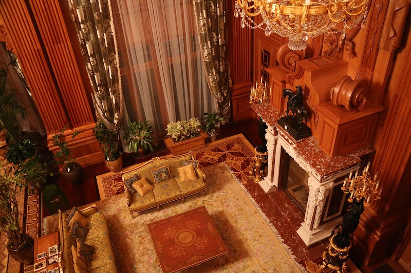 Inside Yanukovych’s former residence. Image: Raphaël Vinot /Wikimedia Commons under a CC licence