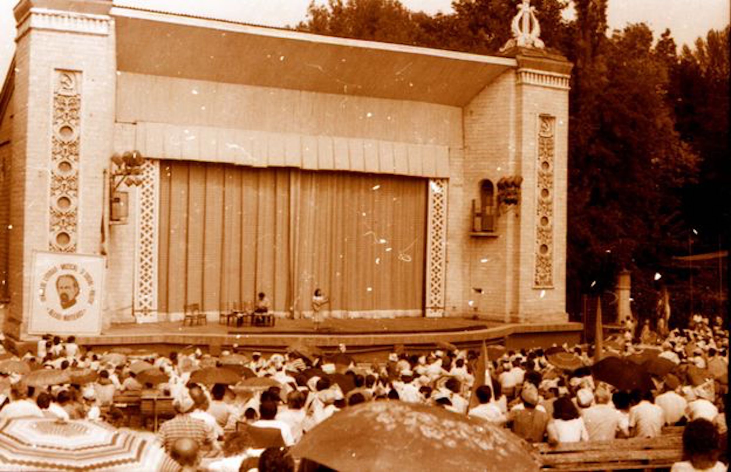 A Mateevici literary-musical club event in June 1989