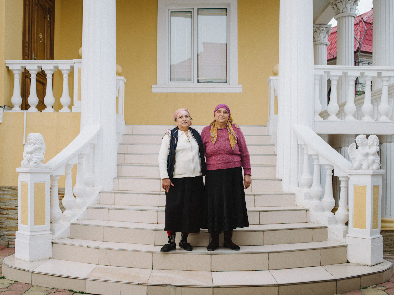Judge Pătrunjel's (third) wife, Tatiana, and her sister, Maria, living in the same house