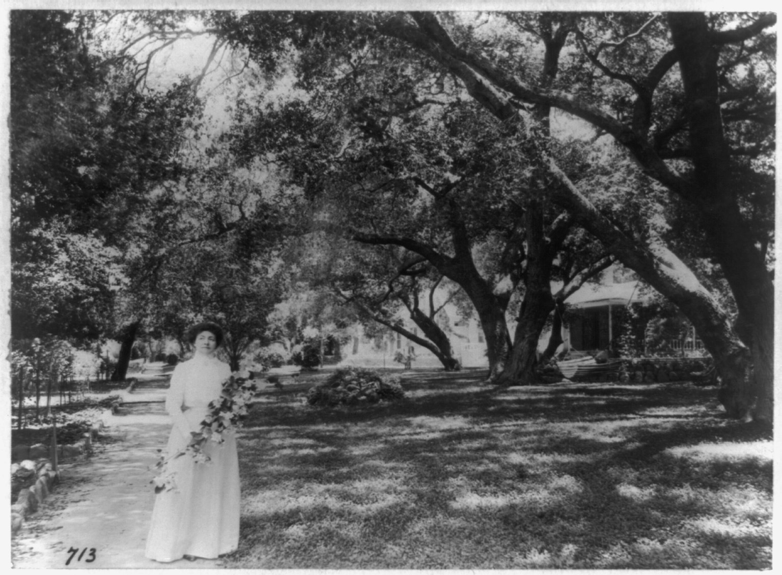Mme. Helena Modjeska, home in California, library of congress 1902