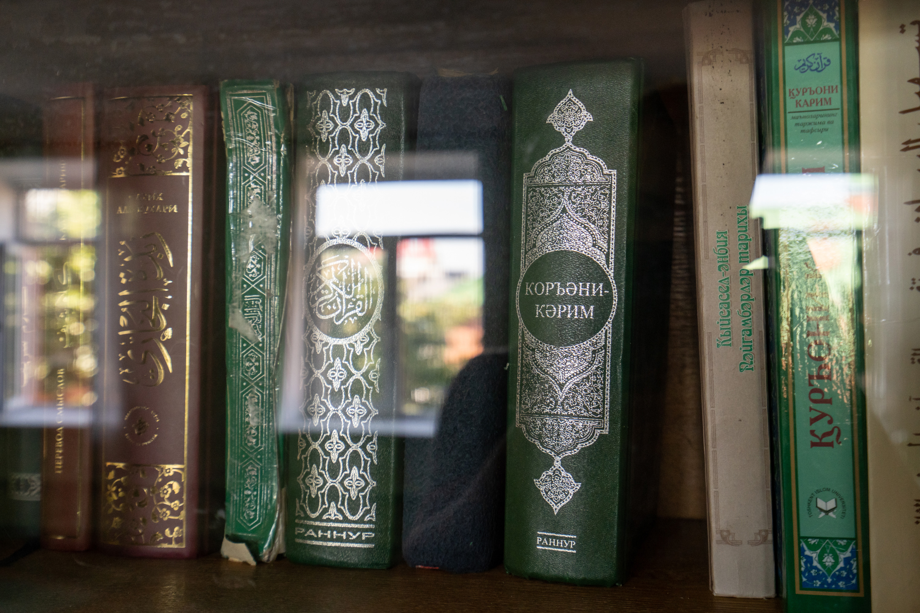 Bookshelf in a mosque, Samara
