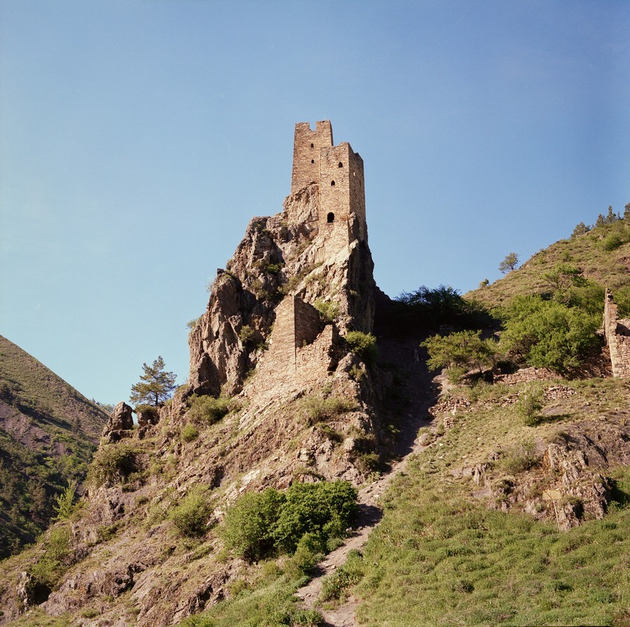 In Ingushetia, young women are reclaiming the threads of an ancient ...