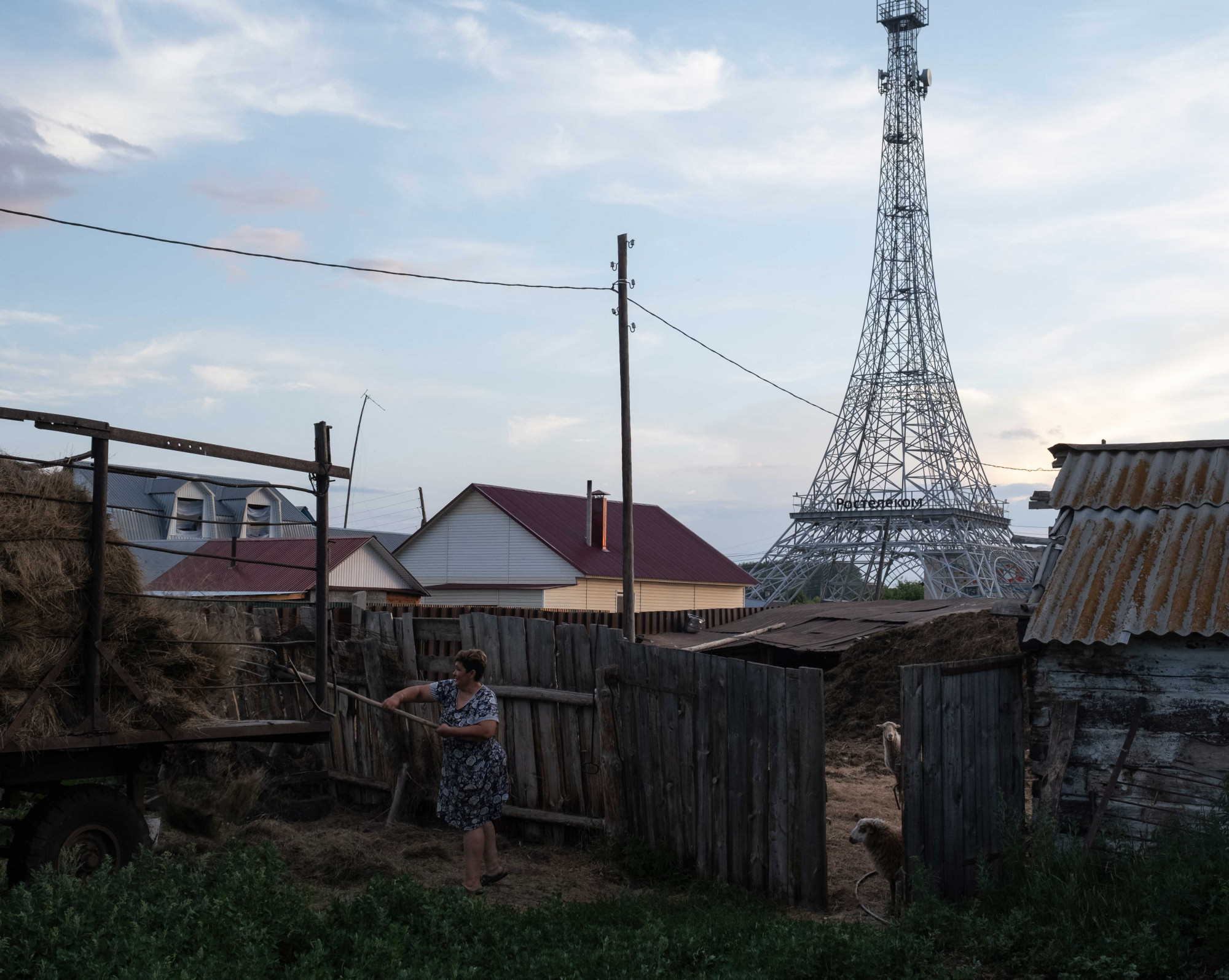 Bonjour, Parizh: I visited the Russian village with its very own Eiffel Tower